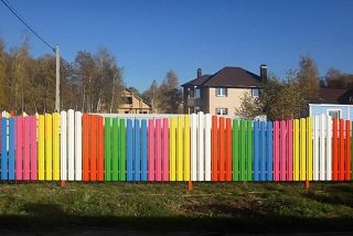 Евроштакетник с односторонним полимерным покрытием (штакетник металлический) Евроштакетник с односторонним полимерным покрытием (штакетник металлический)